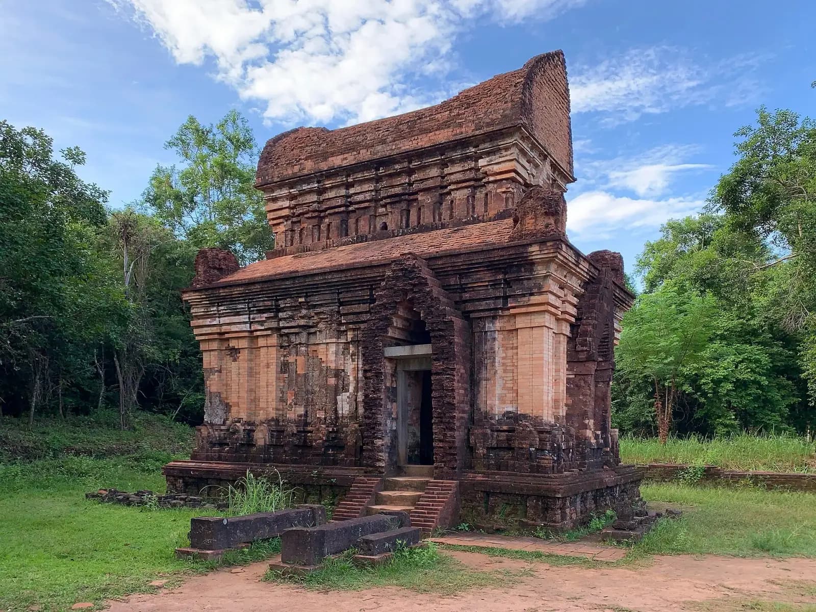 Đền tháp Mỹ Sơn nhóm E