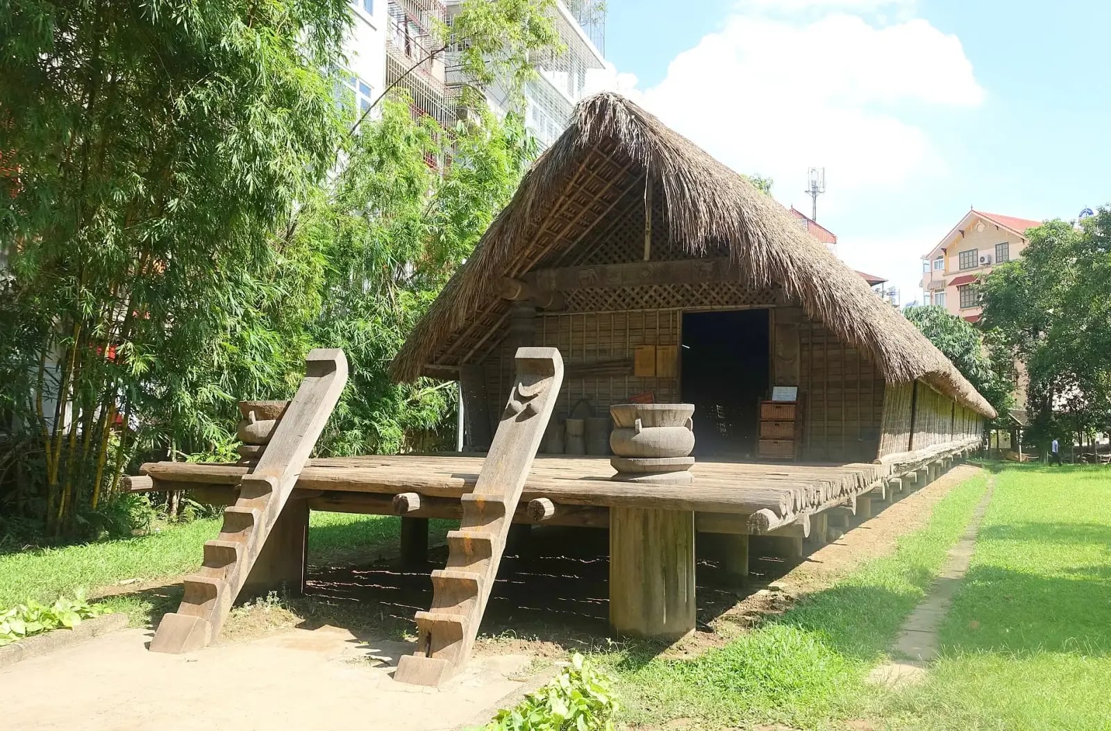 Nhà dài Ê Đê