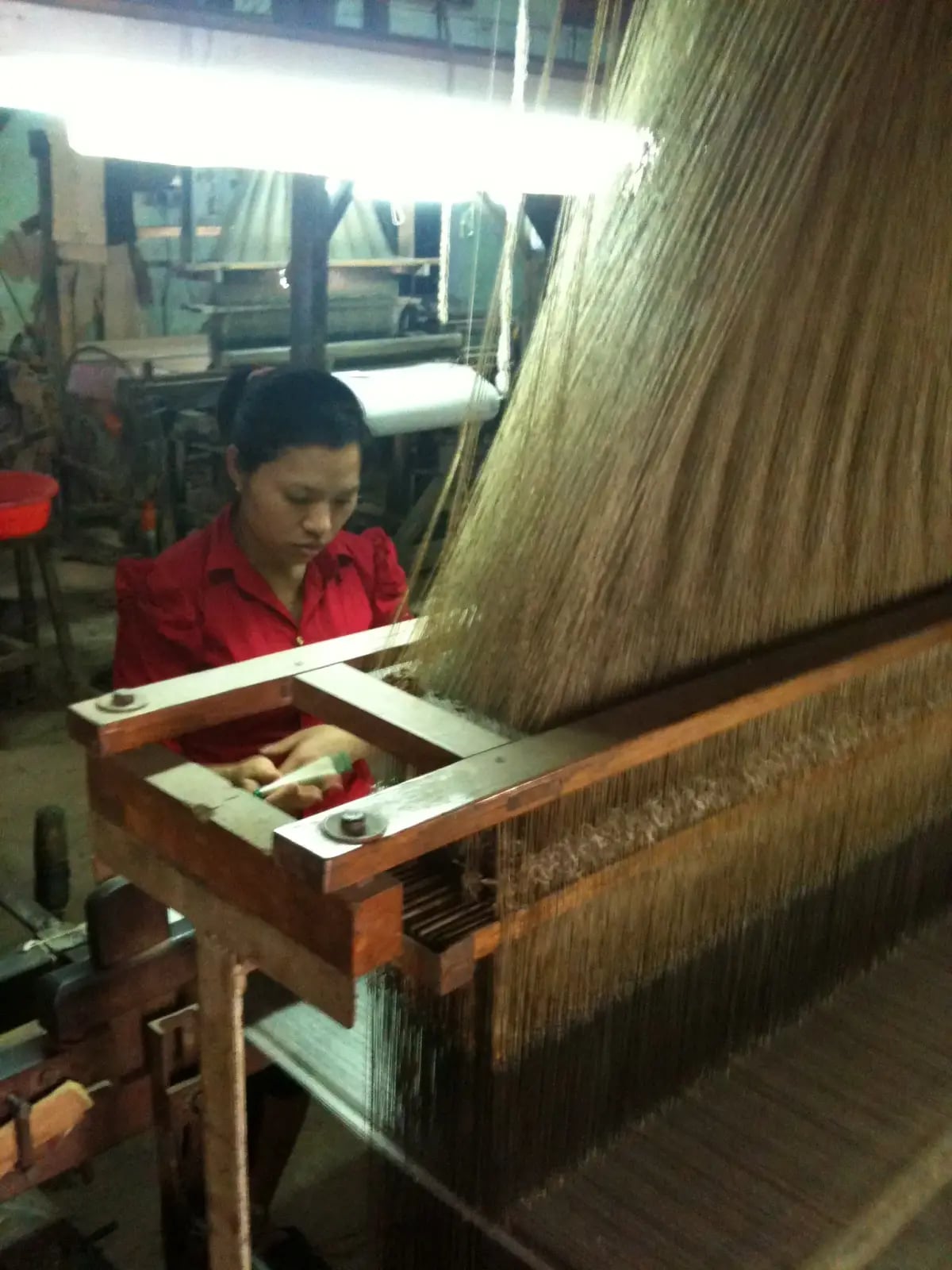 Thợ dệt lụa Vạn Phúc