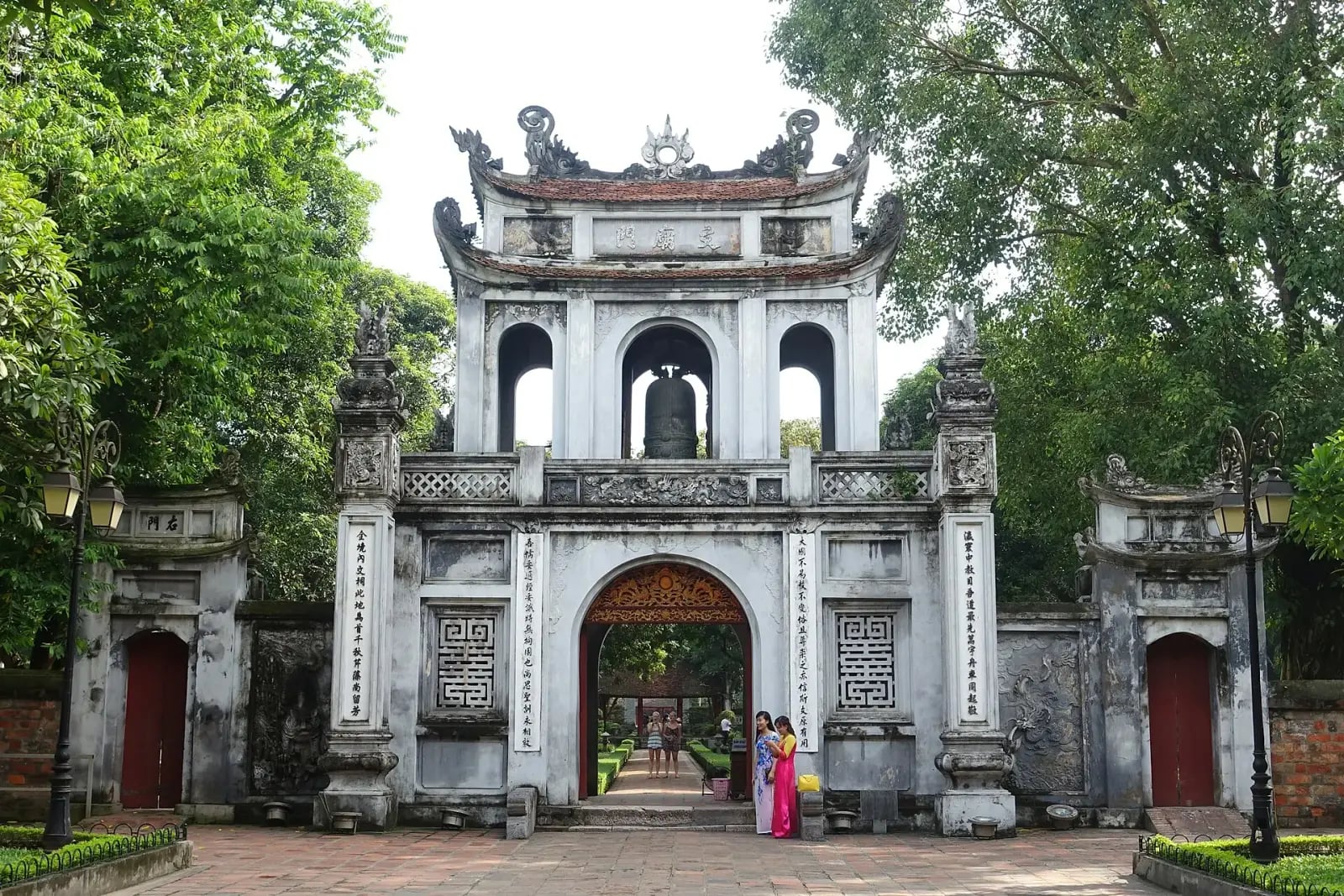 Cổng chính Văn Miếu